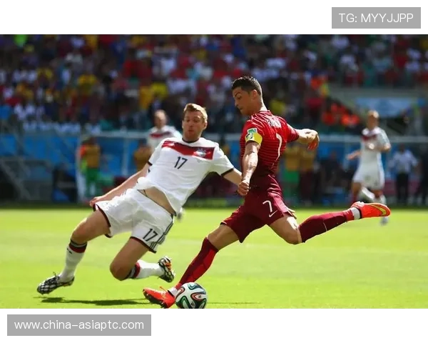 足球星壳：探索这款创新装备如何重塑现代足球运动的技术与战术应用