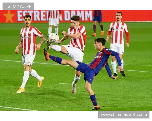 足球明星表演赛精彩纷呈 展现顶级技艺与激情对抗