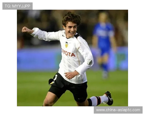 足球球星个性化球服设计解析与创意表达技巧